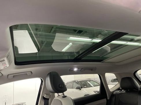 New 2025 Volkswagen Taos SE w/ Panoramic Sunroof Package AWD/4WD image 25