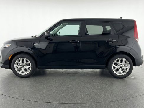 Used 2025 Kia Soul LX w/ LX Technology Package FWD image 5