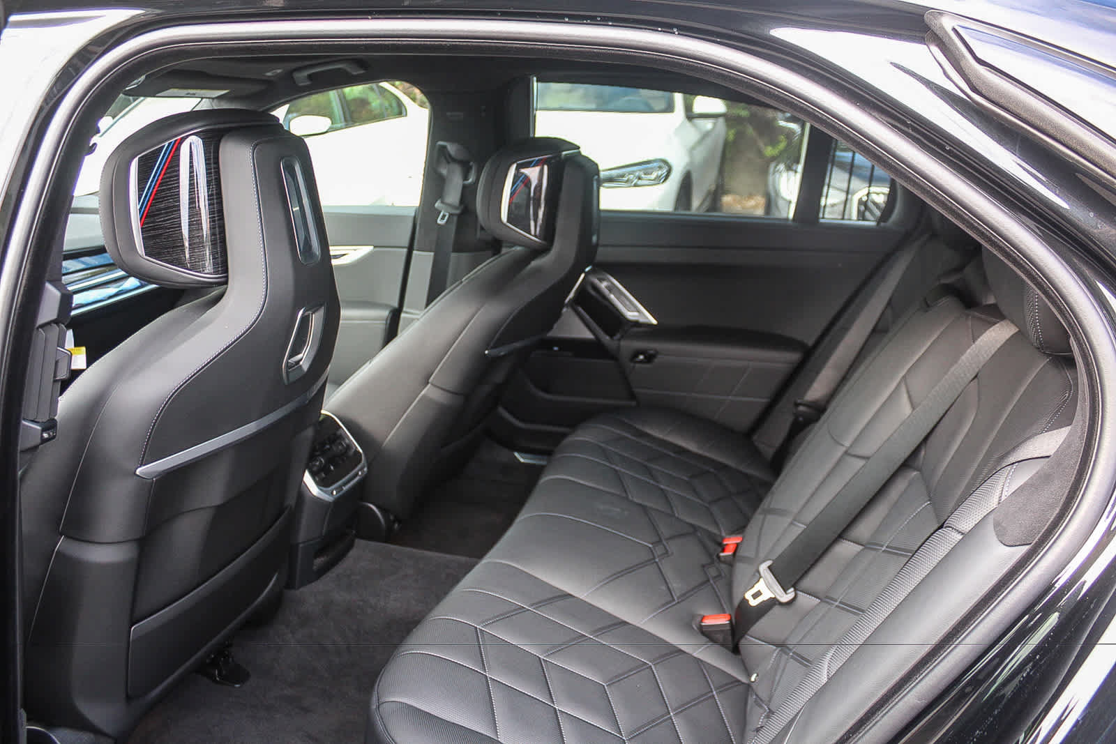 Used 2026 BMW 750e xDrive AWD/4WD image 17
