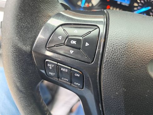Used 2017 Ford Explorer XLT FWD image 25