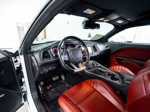 Used 2019 Dodge Challenger SRT Hellcat w/ Widebody Package RWD image 25