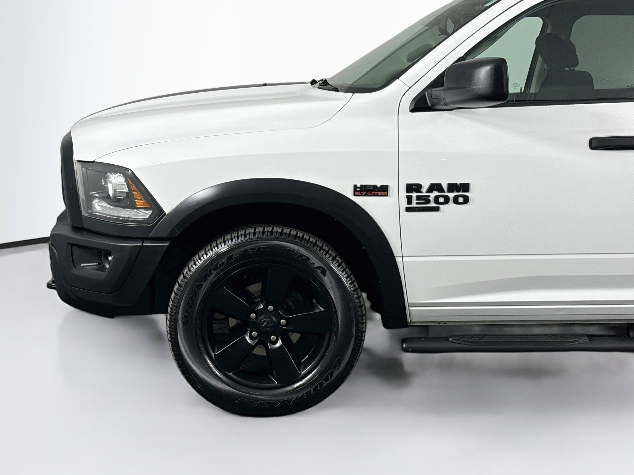 Used 2020 RAM 1500 Classic SLT AWD/4WD image 39