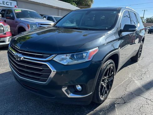 Used 2019 Chevrolet Traverse LT FWD image 2