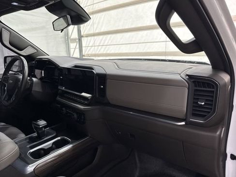 Used 2022 Chevrolet Silverado 1500 LT AWD/4WD image 28
