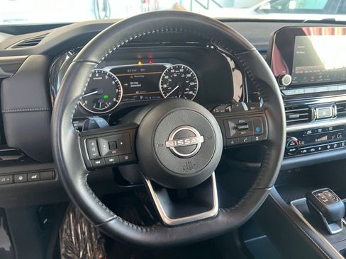 Used 2025 Nissan Pathfinder SV image 30