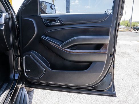 Used 2018 Chevrolet Suburban LT image 13