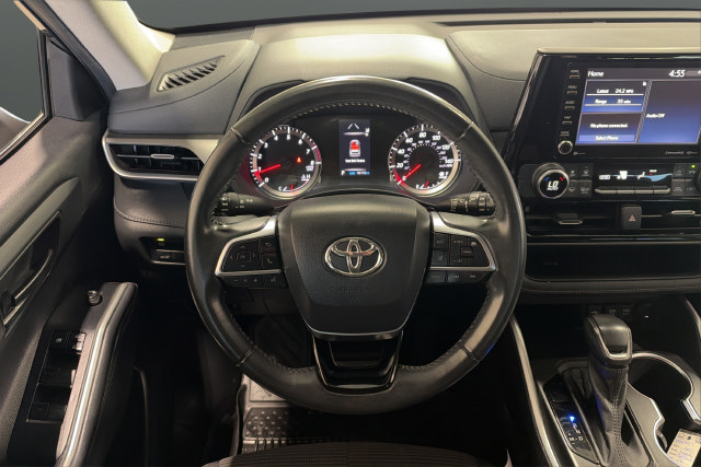 Used 2021 Toyota Highlander LE AWD/4WD image 15