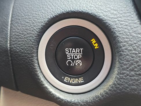 Used 2016 Chrysler 200 Limited w/ Convenience Group FWD image 22