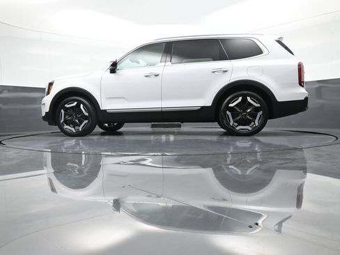 Used 2024 Kia Telluride S image 32