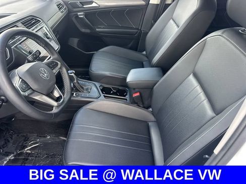 Certified 2024 Volkswagen Tiguan SE FWD image 19