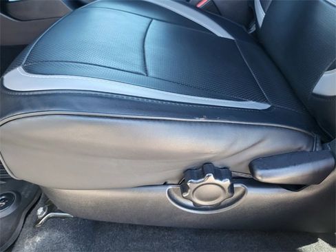 Used 2019 Toyota Tacoma TRD Off-Road w/ Technology Package image 15