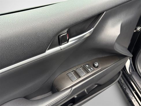 Used 2023 Toyota Camry XSE image 14