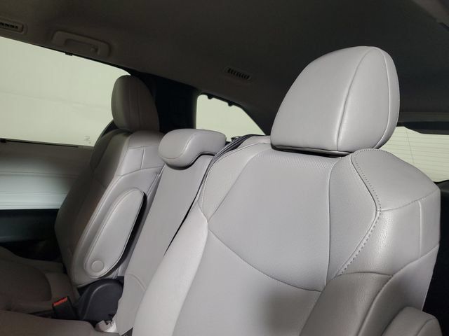 Used 2026 Toyota Sienna XLE FWD image 13