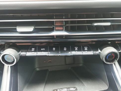 Used 2024 Chevrolet Traverse LT w/ LPO, Floor Liner Package FWD image 33
