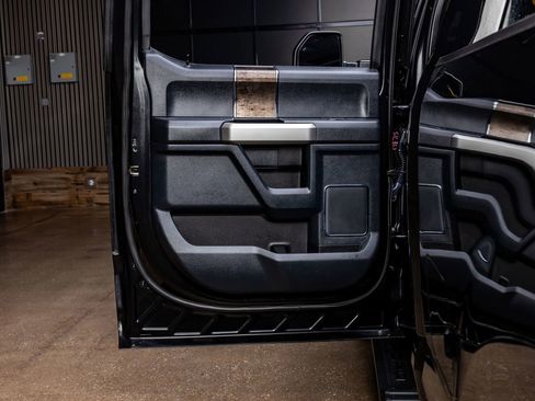 Used 2022 Ford F250 Lariat w/ Black Appearance Package AWD/4WD image 38