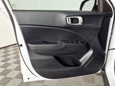 Certified 2026 Hyundai Venue SEL FWD image 16