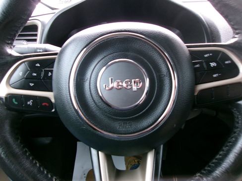 Used 2016 Jeep Renegade 75th Anniversary image 17