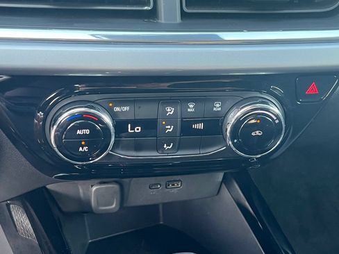 Used 2025 Chevrolet Trax LT FWD image 24