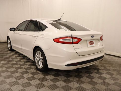 Used 2016 Ford Fusion SE FWD image 3