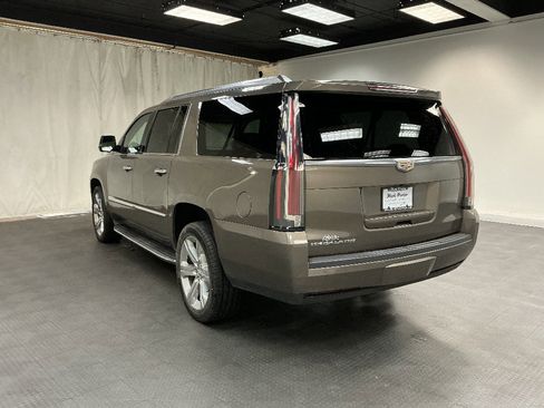Used 2016 Cadillac Escalade ESV Luxury image 3