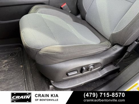Used 2018 Chevrolet Traverse LT image 23