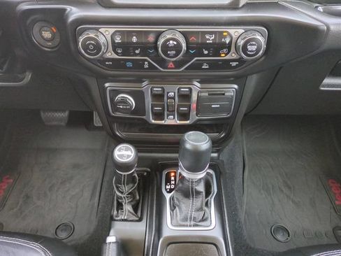 Used 2022 Jeep Wrangler Unlimited Sahara w/ Cold Weather Group AWD/4WD image 19