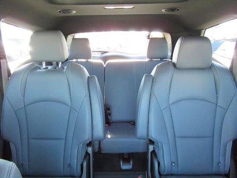 Used 2024 Buick Enclave Essence w/ Experience Buick Package image 28