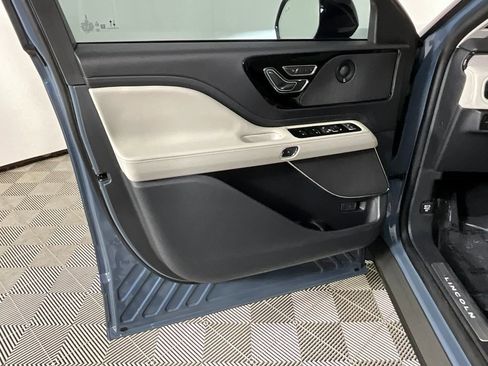 Used 2025 Lincoln Aviator Reserve image 18