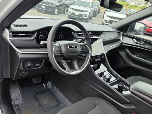 New 2025 Jeep Grand Cherokee Laredo X image 10