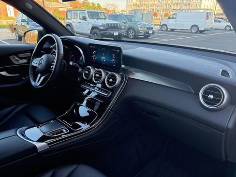Used 2021 Mercedes-Benz GLC 300 4MATIC image 15
