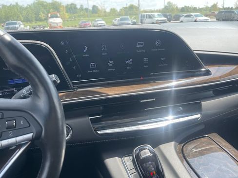 Used 2024 Cadillac Escalade ESV Sport Platinum w/ LPO, ONYX Package AWD/4WD image 16