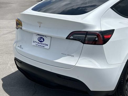 Used 2021 Tesla Model Y Long Range AWD/4WD image 13