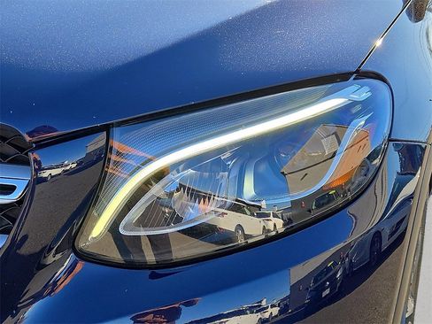 Used 2019 Mercedes-Benz GLC 300 4MATIC image 9