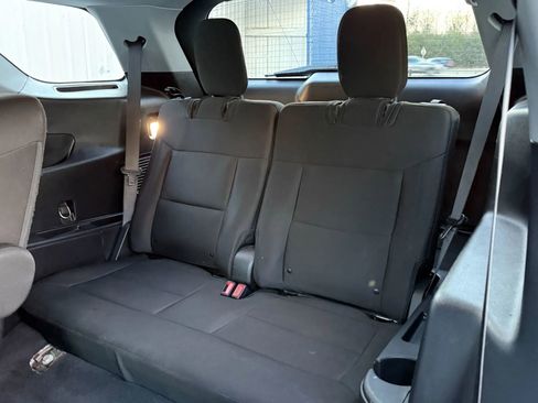 Used 2022 Ford Explorer XLT image 12