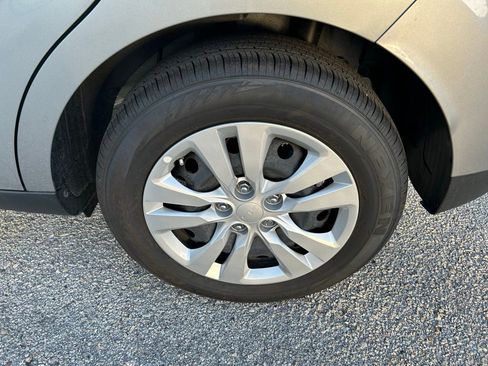 Used 2025 Kia Soul LX image 9