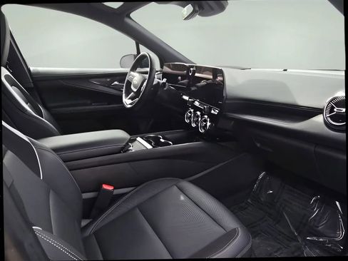 Used 2024 Chevrolet Blazer EV LT AWD/4WD image 24