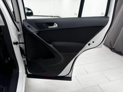 Used 2017 Volkswagen Tiguan S image 14