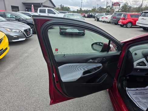 Used 2019 Chevrolet Cruze LT w/ RS Package image 6