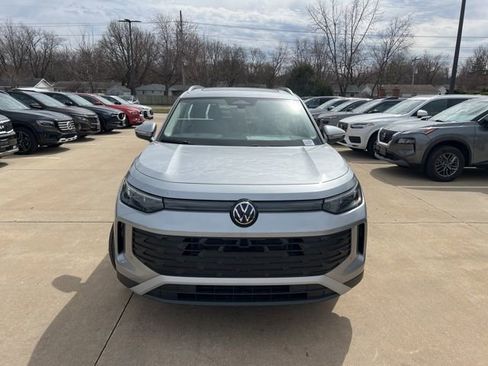 New 2026 Volkswagen Tiguan SE image 2