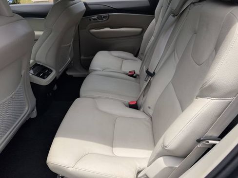 Used 2020 Volvo XC90 T6 Momentum w/ Protection Package Premier AWD/4WD image 24