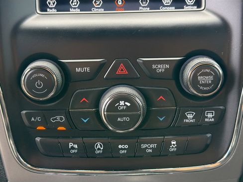 Used 2020 Jeep Grand Cherokee Laredo image 28