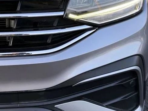 Used 2022 Volkswagen Tiguan SE FWD image 9