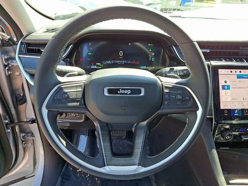 Used 2023 Jeep Grand Cherokee 30th Anniversary AWD/4WD image 20