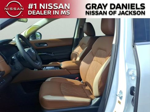 New 2026 Nissan Pathfinder Platinum FWD image 23