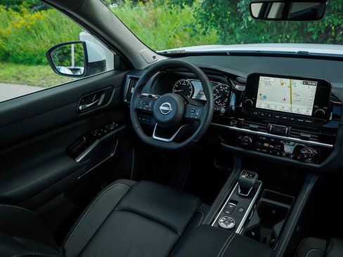 New 2025 Nissan Pathfinder SL w/ SL Premium Package image 16