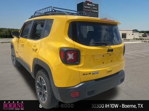 Used 2023 Jeep Renegade Latitude w/ Sun/Sound Group AWD/4WD image 11