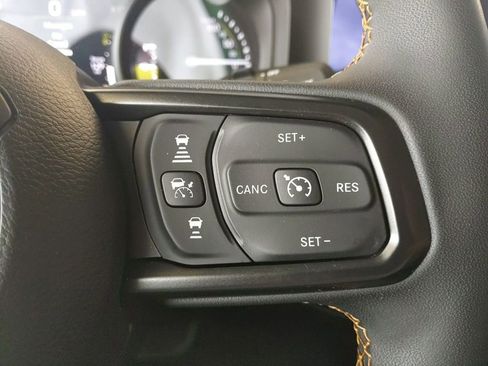 Used 2024 Jeep Wrangler Unlimited AWD/4WD image 21