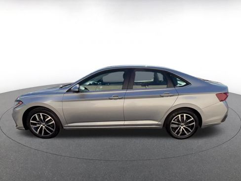 Used 2025 Volkswagen Jetta SE image 9