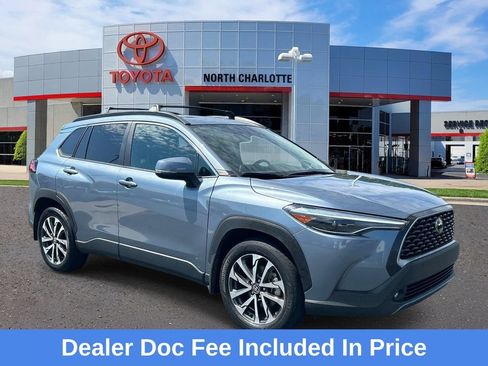 Used 2023 Toyota Corolla Cross XLE w/ Convenience Package FWD image 1