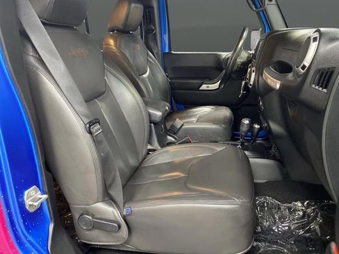 Used 2016 Jeep Wrangler Unlimited Rubicon w/ Connectivity Group image 25